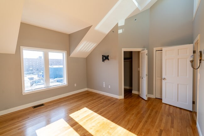 Building Photo - 606 Chandlers Wharf