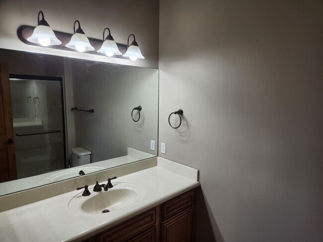 Building Photo - Bison Cove B6 - 2 Bed / 2 Bath Available