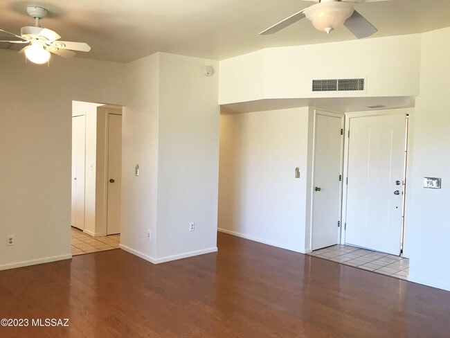 Building Photo - 7800 N Nicole Pl