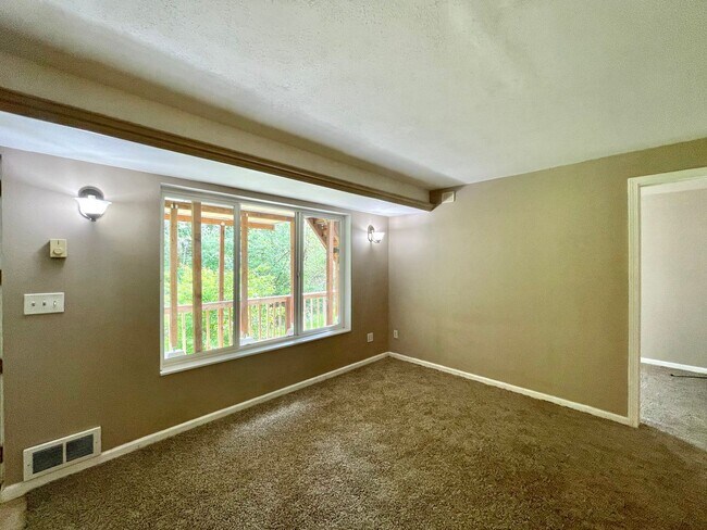 Building Photo - 14033 SE 185th Pl