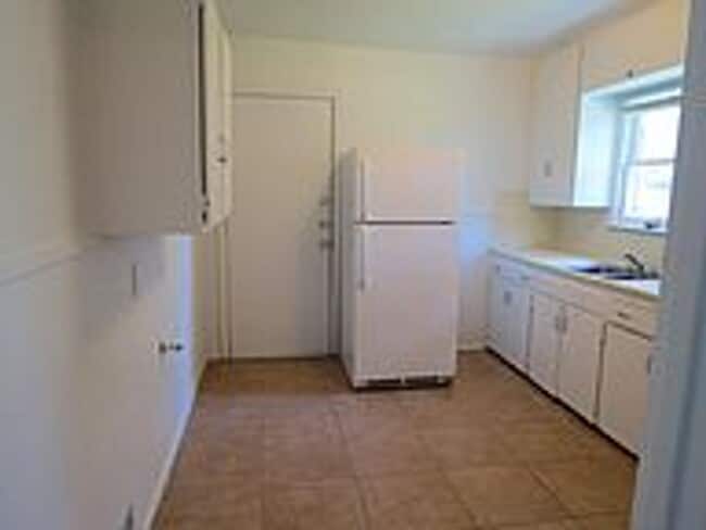 Building Photo - 2 Bed, 1 Bath Home with Bonus Room in Bryan for August Move in!