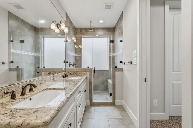 Building Photo - 2441 Charleston St