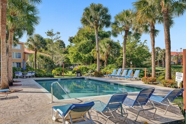 Building Photo - Fully Renovated 3BD/2BA in Lakes of Jacaranda - Plantation