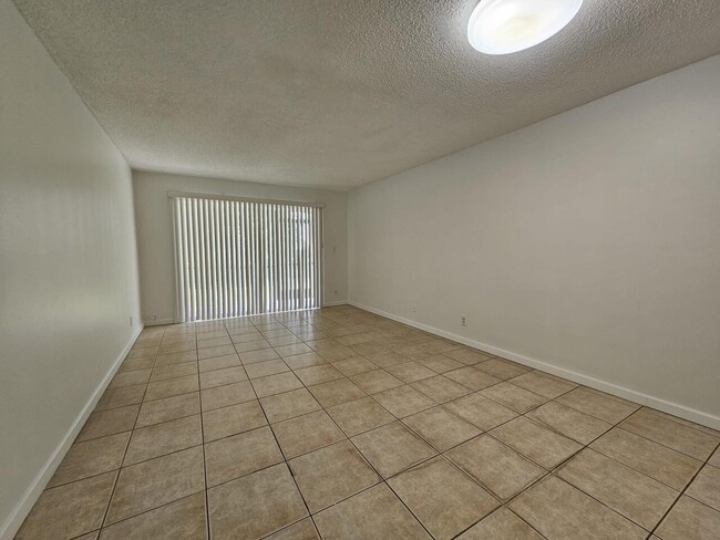 Building Photo - 8020 Fairview Dr