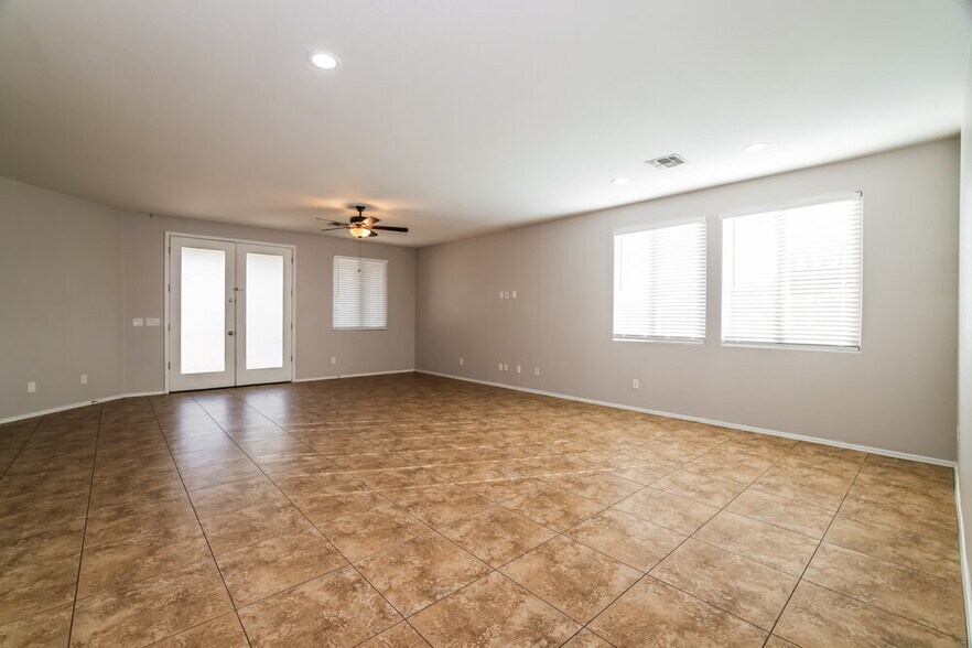 Building Photo - 7543 W Darrel Rd