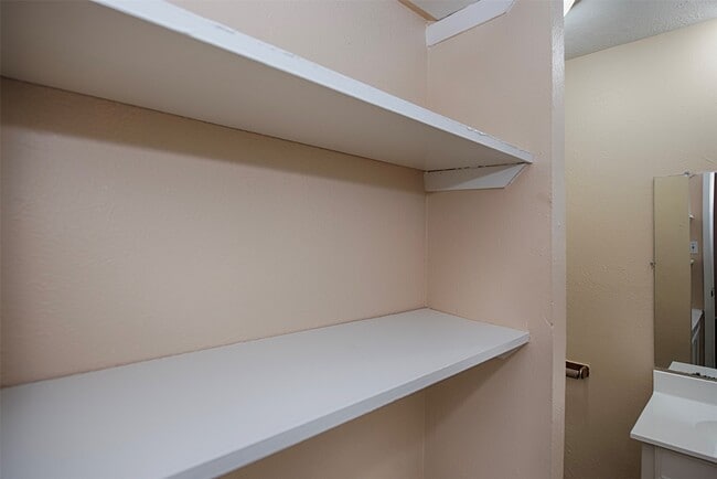 Building Photo - 4843 Beechaven St