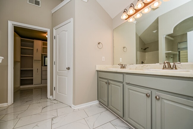 Building Photo - 113 Tyre Dr