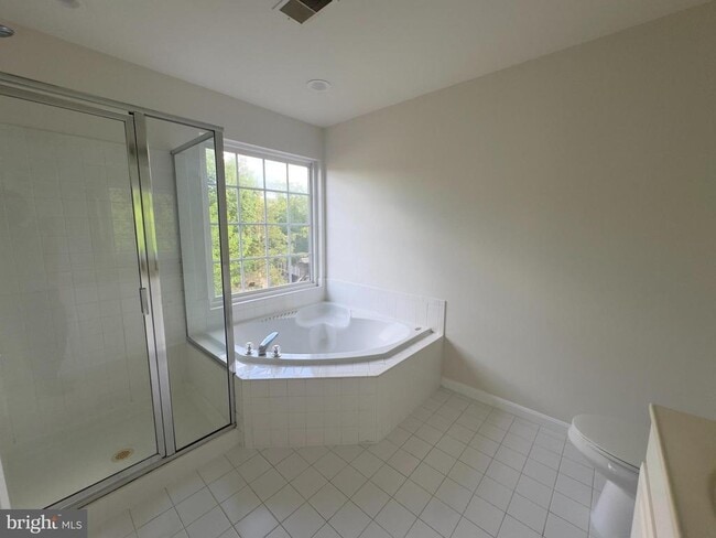Building Photo - 24652 Kings Canyon Square