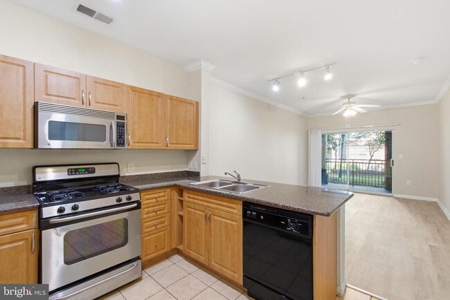 Building Photo - 12913 Centre Park Cir