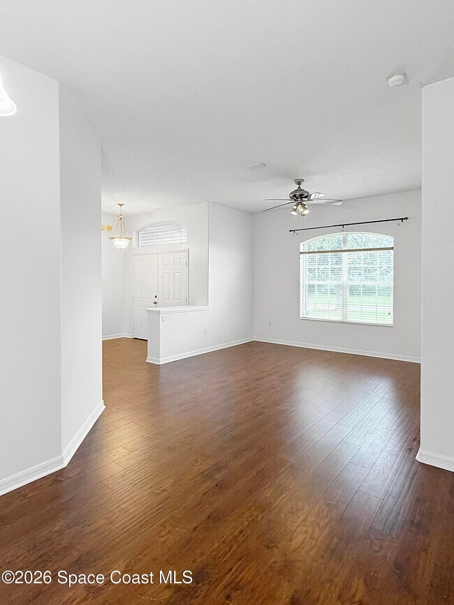 Building Photo - 467 Sauders Rd SE
