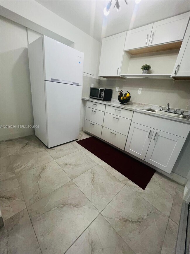 Building Photo - 2500 SW 131st Ct