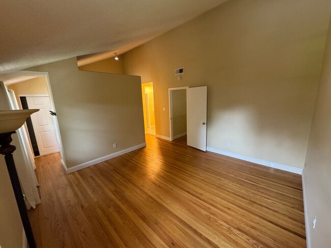 Building Photo - 642 Commons Dr