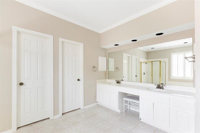 Building Photo - 3306 Redwood Lake Dr