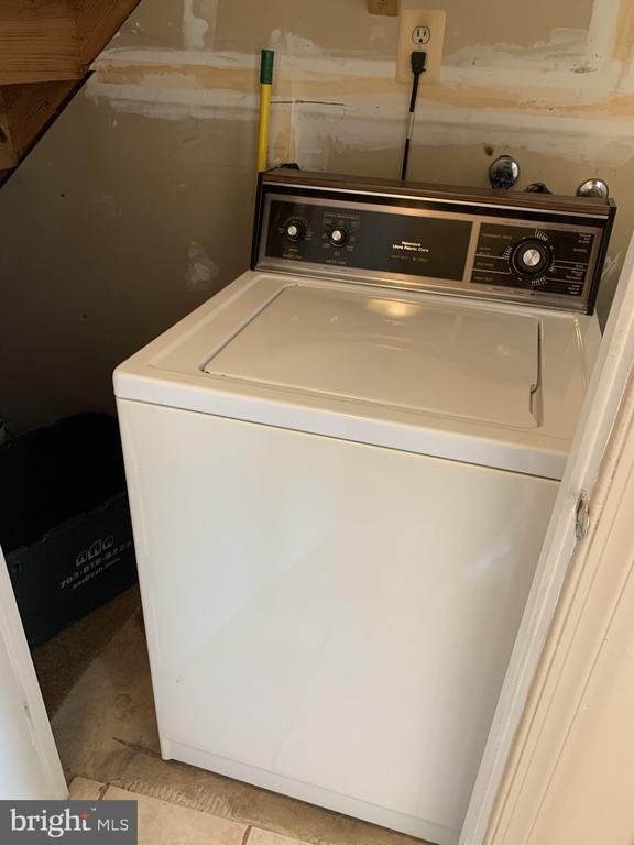 Building Photo - 22319 Mayfield Sq