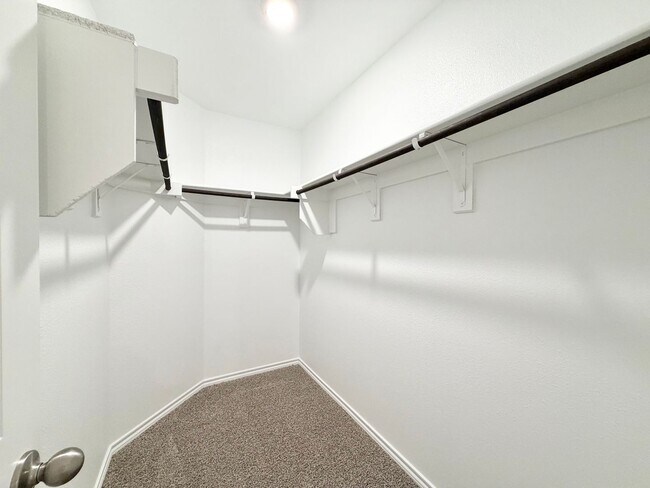 Building Photo - 1116 Riverbrook Ln