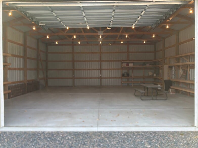 Building Photo - 15 Albees