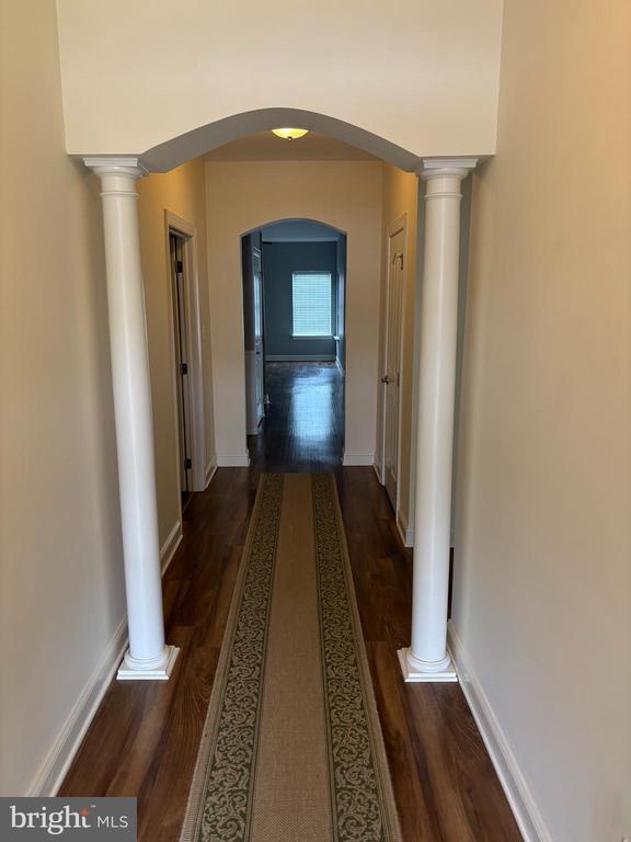 Building Photo - 151 Volpe Way