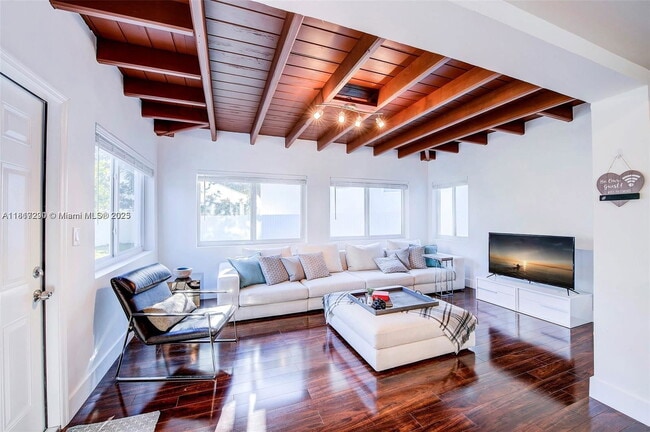 Building Photo - Northeast 169th Street, North Miami Beach, FL 33162 - 3 BR 2 BA single-family home