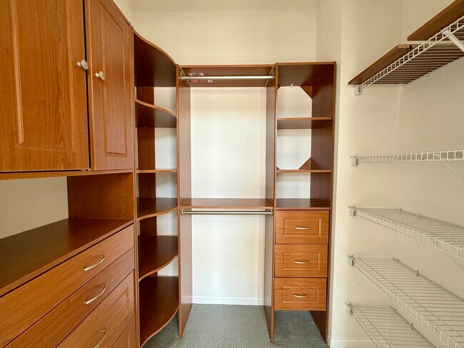 Building Photo - 850 E Main St