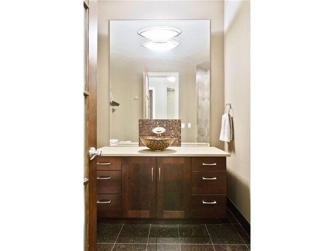 Building Photo - 555 Oak Ridge Pl