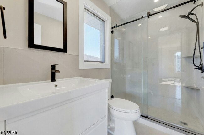 Building Photo - 535 Orchard Ave