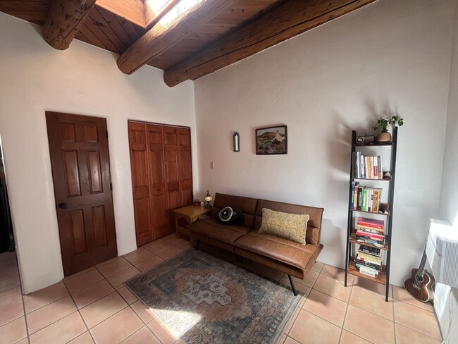 Building Photo - 226 Kit Carson Rd