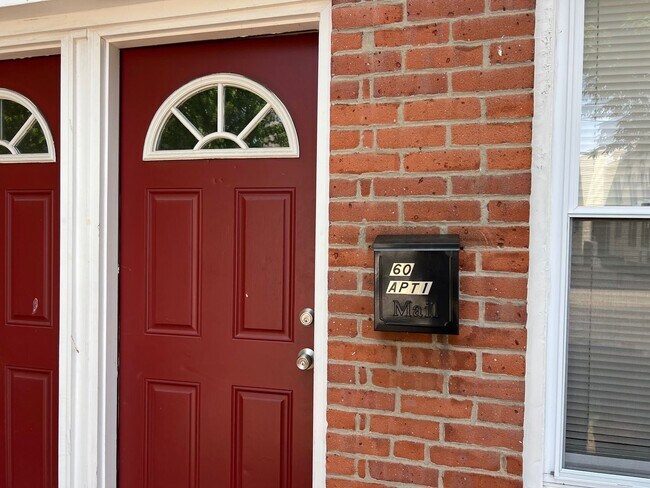 Building Photo - 60 William St