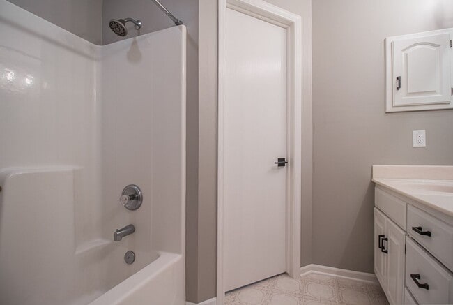 Building Photo - Stunning 4 Bedroom / 2.5 Bathroom Home | P...
