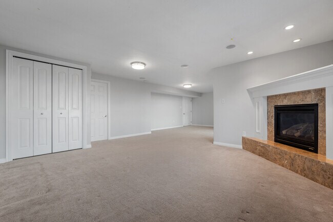 Building Photo - 1376 Alpine Way