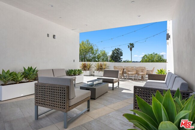 Building Photo - 160 Chestnut St