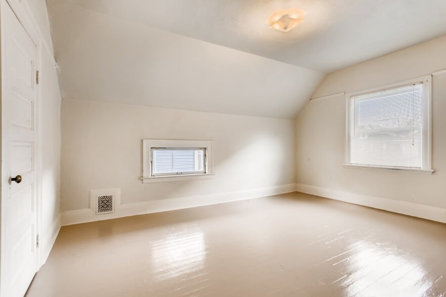 Building Photo - 2273 NW Hoyt St