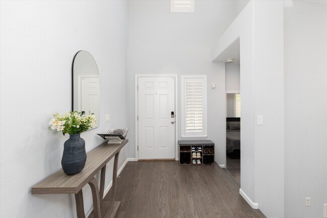 Building Photo - 10786 Southhaven Cir