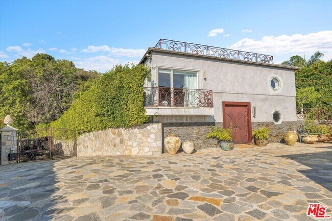 Building Photo - 1300 Summitridge Dr