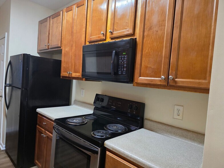 Building Photo - 213 Shenandoah Dr