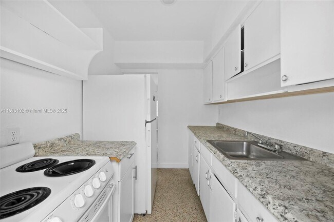 Primary Photo - 800 83rd St