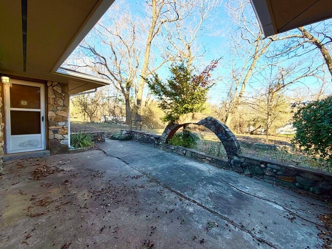 Building Photo - 887 Elwood Dr