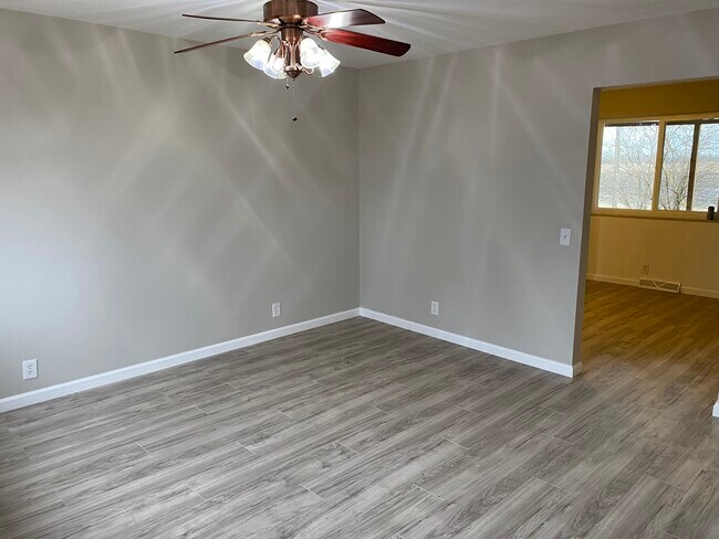 Building Photo - 2727 Angela Dr