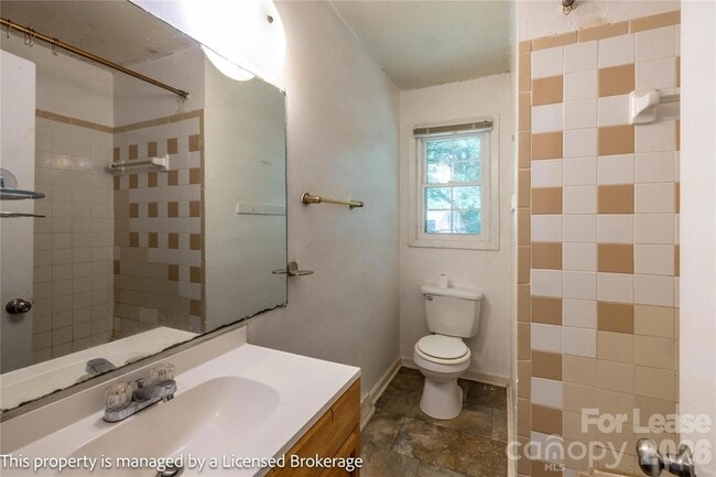 Building Photo - 234 Poplin St