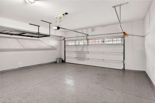 Building Photo - 3960 Redwood Dr