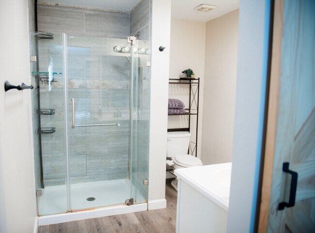 Building Photo - 1003 Ravenwood Dr