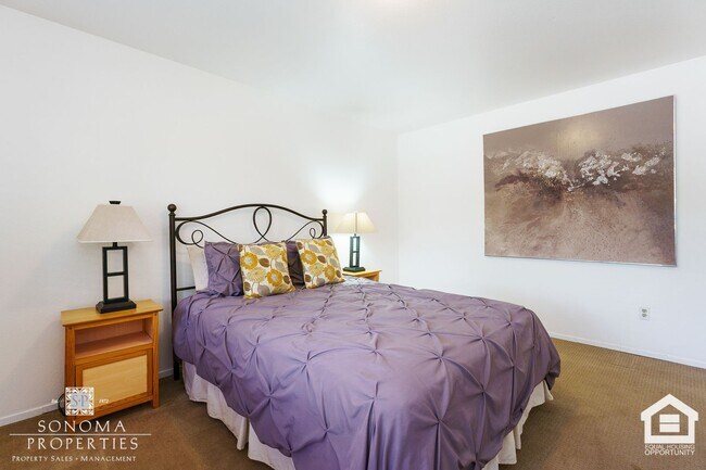 Building Photo - Beautifully Maintained Duplex in Glen Ellen