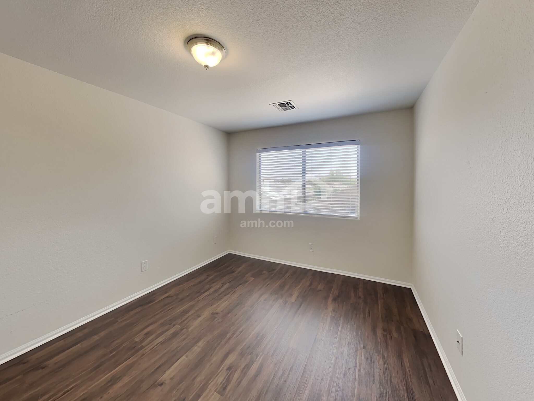 Building Photo - 16007 W Moreland St