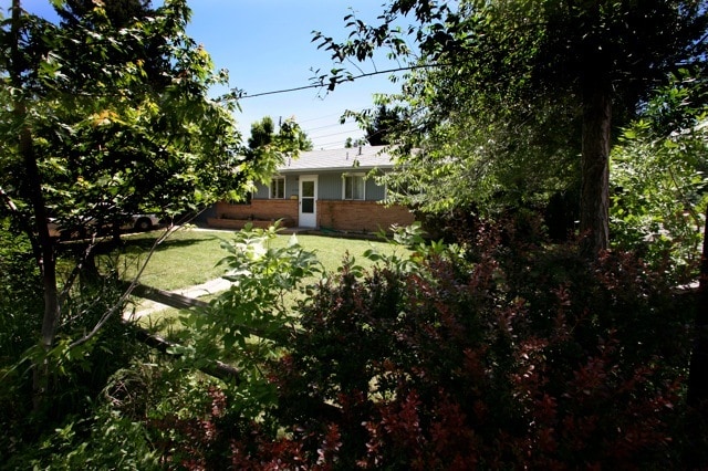 Primary Photo - 2100 Floral Dr