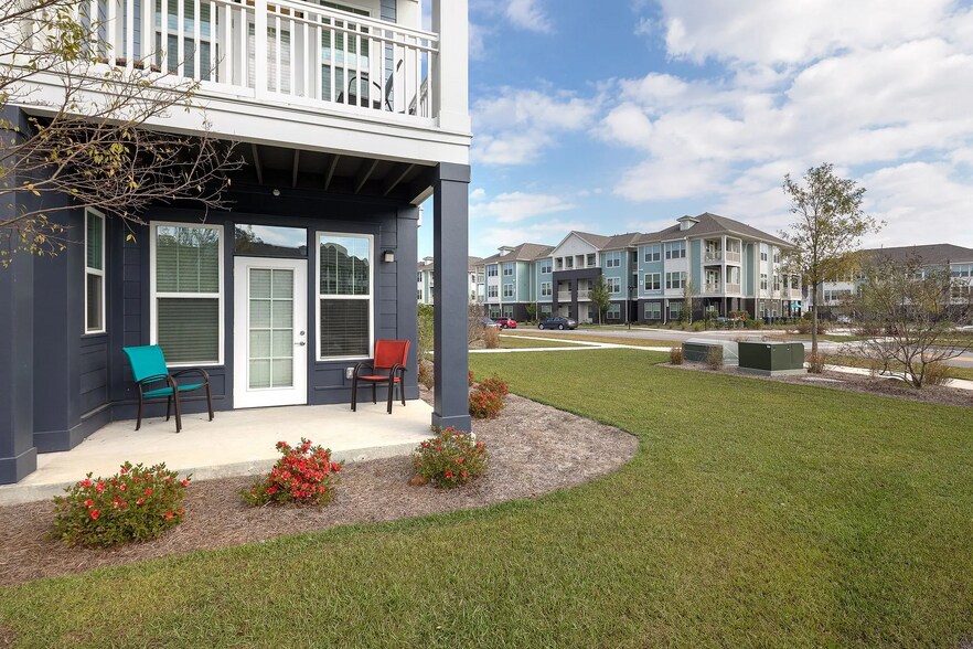 Building Photo - 115 Great Lawn Dr