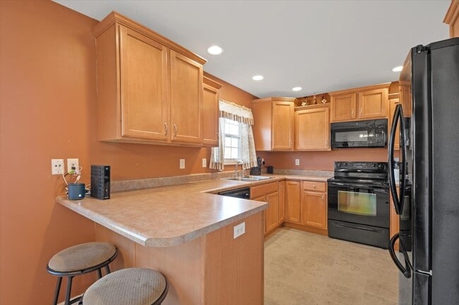 Building Photo - 705 Bergamot Dr