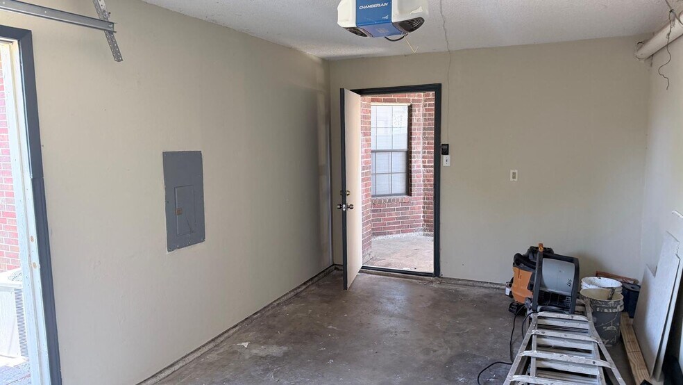 Building Photo - 4037 Hearthstone Dr