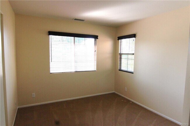 Building Photo - 16 Hearthside Rd