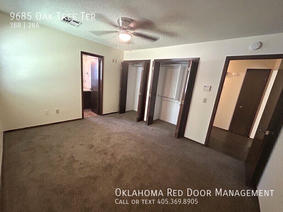 Building Photo - 9685 Oaktree Terrace