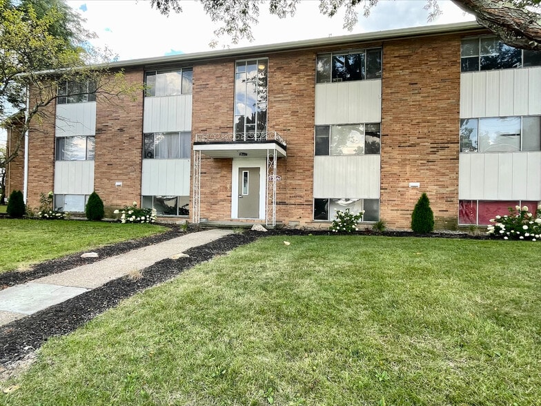 Primary Photo - 1734 Cromwell Dr