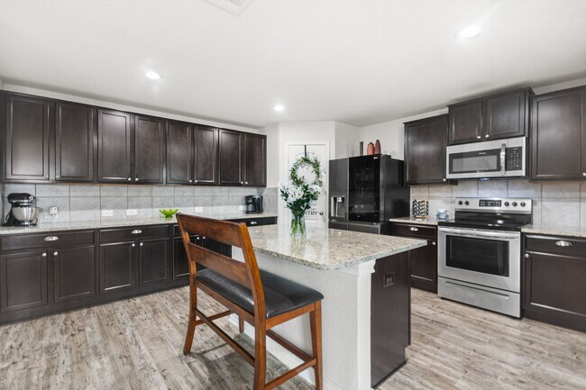 Building Photo - 432 Salt Fork